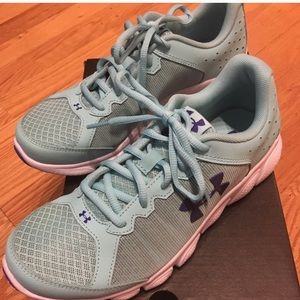 NEW IN BOX Under Armour Micro G Assert sz 6 shoes